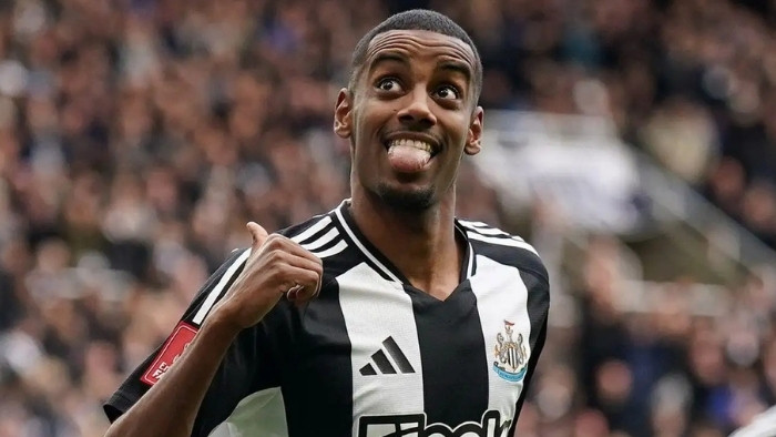 Alexander Isak Tipped to Stay Loyal at Newcastle
