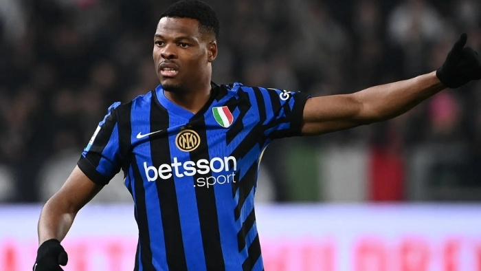 Barcelona Need to Accelerate Their Move for Denzel Dumfries