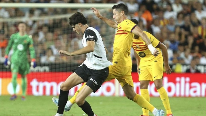 Valencia Midfielder Turns Down Milan