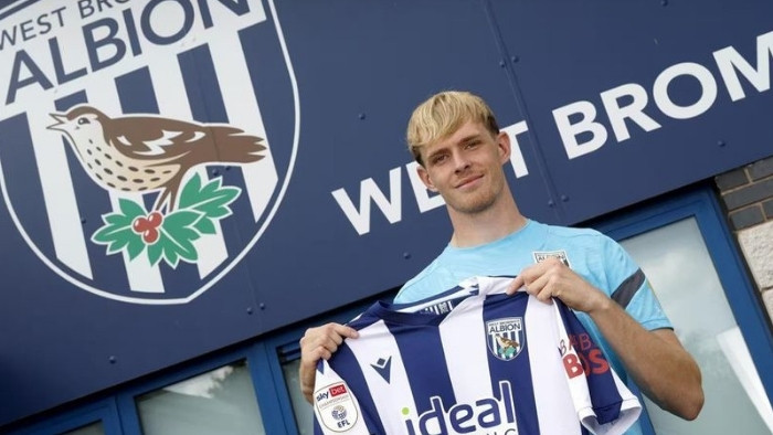 Manchester United Loans Young Midfielder