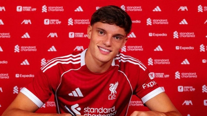 Liverpool Sign Giovanni Leoni