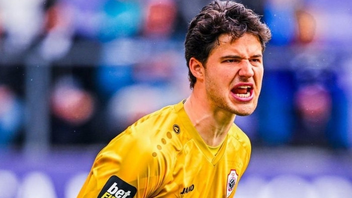 Senne Lammens Officially Joins Manchester United in Bold Move