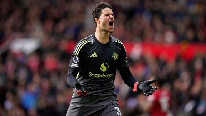 United Legend Praises Lammens